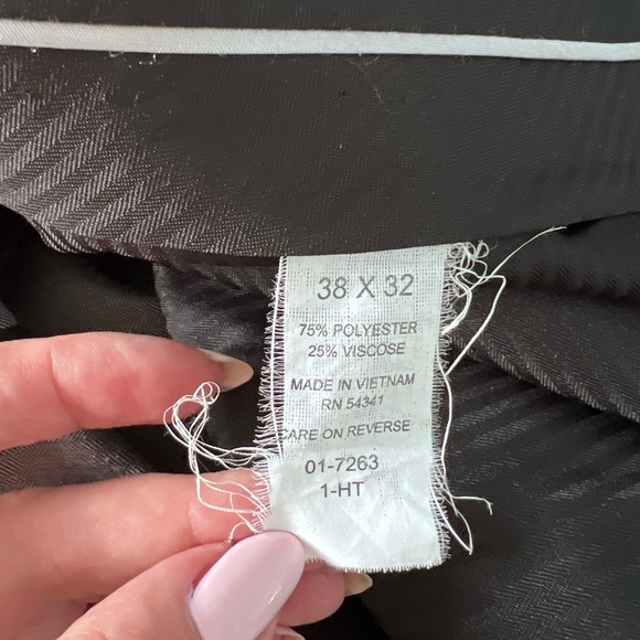Louis Raphael men’s dress pants. Size 38 x 32 - Picture 8 of 9
